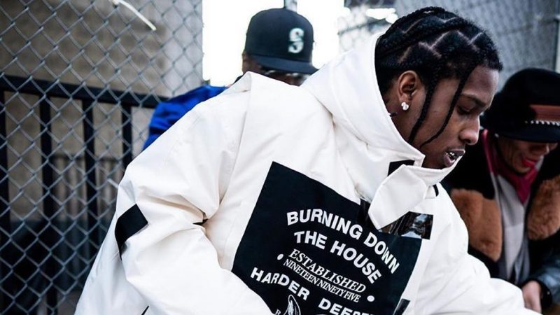 A$ap Rocky repartiendo comida en Acción de Gracias de 2019. Foto por @fastpacevi