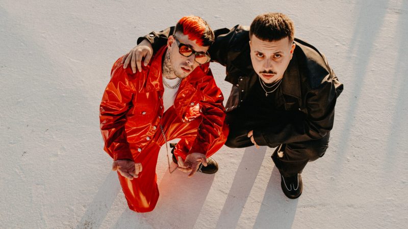 Cruz Cafuné lanza visual para "TLC" junto a Maikel Delacalle