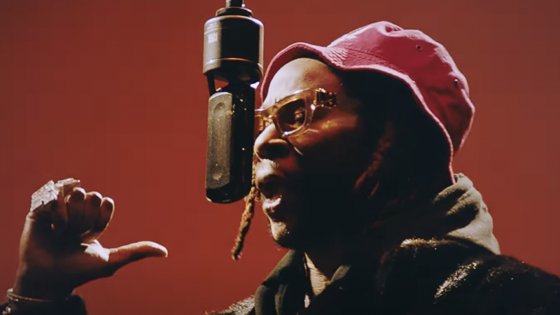 2 Chainz interpreta 'Bet it back' y '10 Bracelets' en vivo